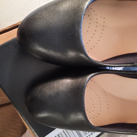 Women's Pumps - Picture 7 of 7